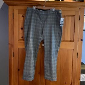 Cropped plaid pants. NWT